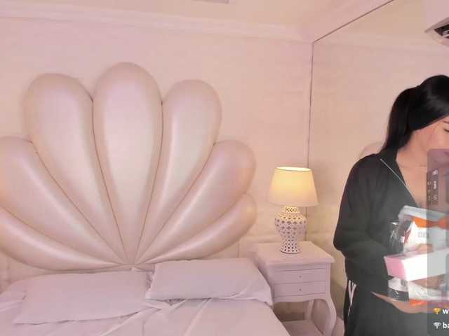 LevahMia1 live cam on BongaCams
