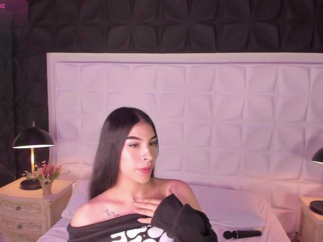 LevahMia1 live cam on BongaCams