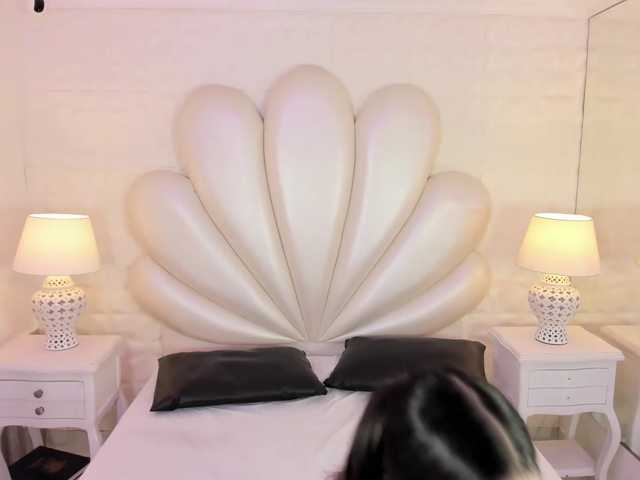 LevahMia1 live cam on BongaCams