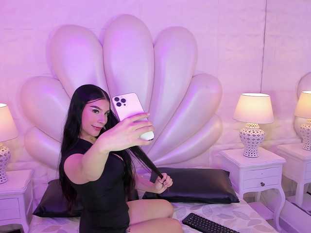 LevahMia1 live cam on BongaCams
