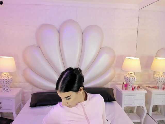 LevahMia1 live cam on BongaCams