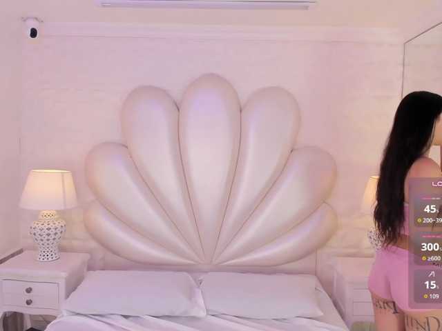 LevahMia1 live cam on BongaCams