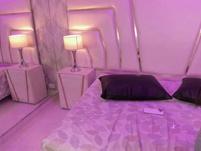 LevahMia1 live cam on BongaCams