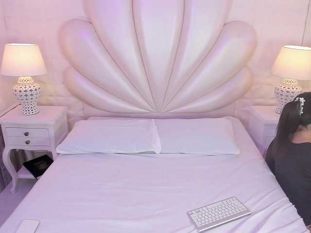 LevahMia1 live cam on BongaCams