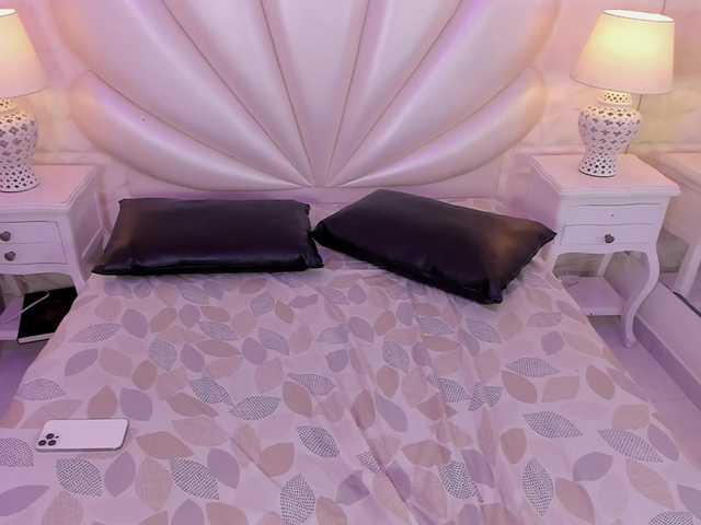 LevahMia1 live cam on BongaCams