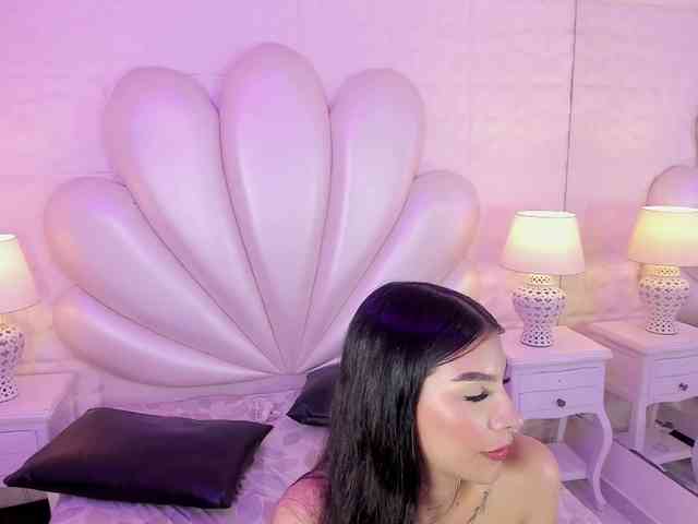 LevahMia1 webcam