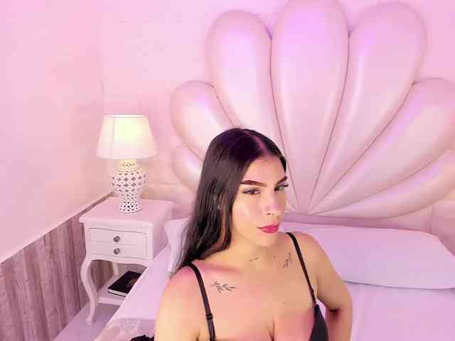 LevahMia1 webcam