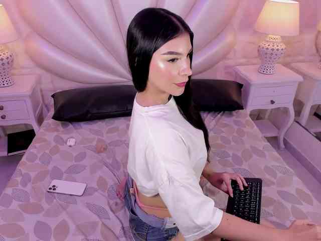 LevahMia1 webcam