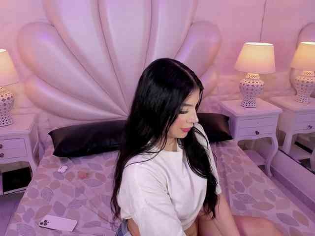 LevahMia1 webcam