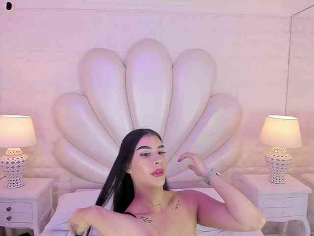 LevahMia1 webcam