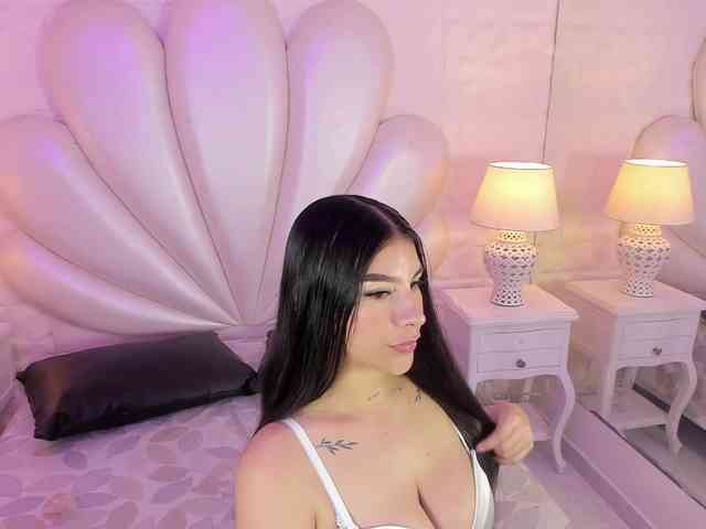 LevahMia1 webcam
