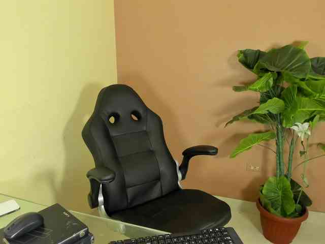 LevahMia1 webcam
