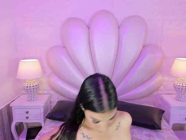 LevahMia1 webcam