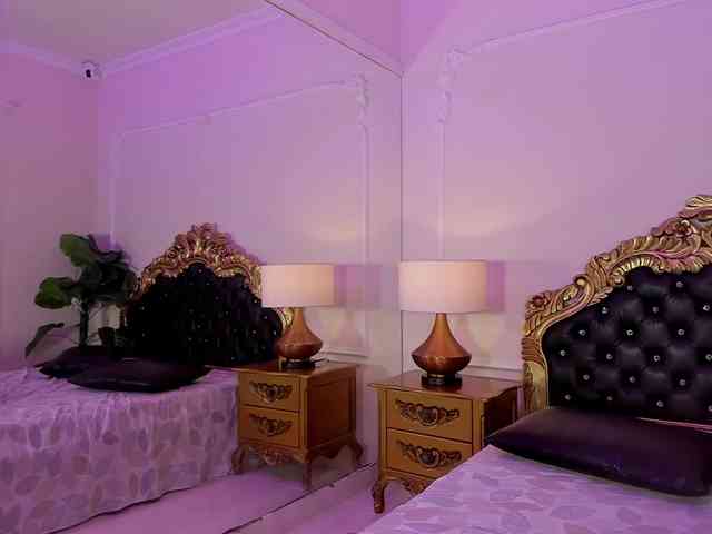 LevahMia1 webcam