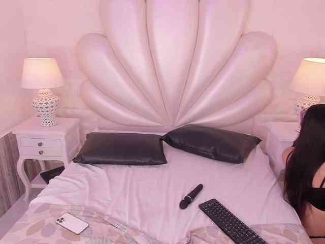 LevahMia1 webcam