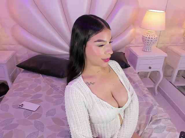 LevahMia1 webcam