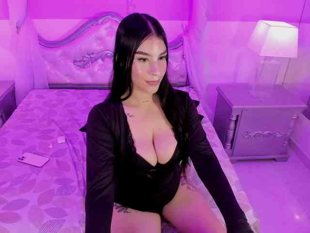 LevahMia1 webcam