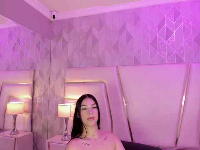 LevahMia1 webcam