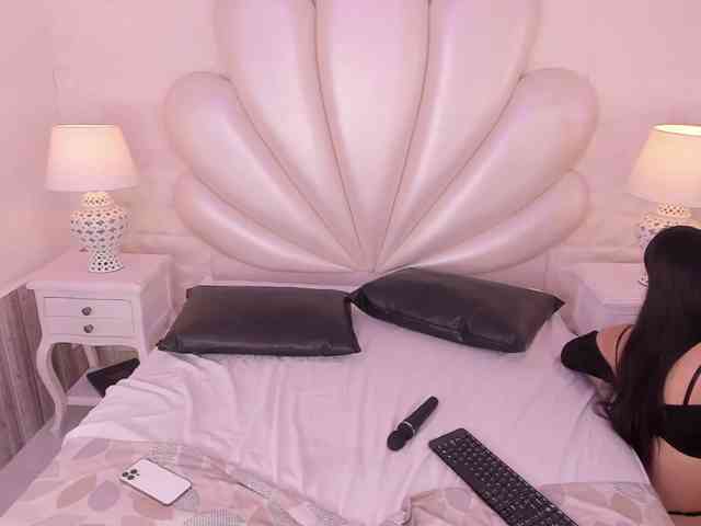LevahMia1 webcam