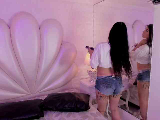 LevahMia1 webcam
