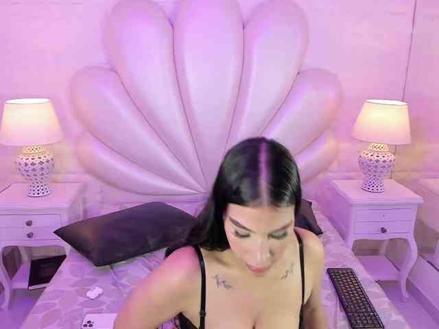 LevahMia1 webcam