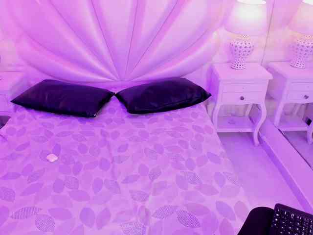 LevahMia1 webcam