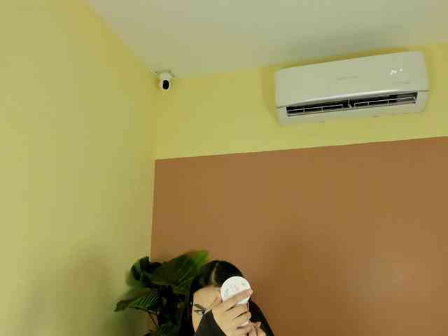 LevahMia1 webcam