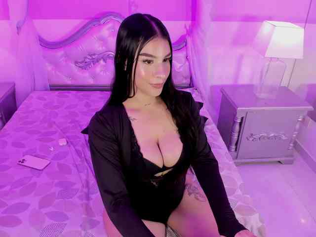 LevahMia1 webcam