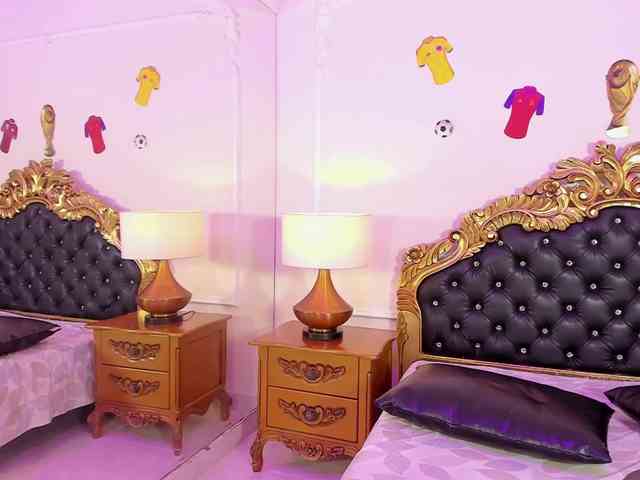 LevahMia1 webcam