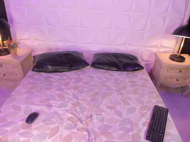 LevahMia1 webcam
