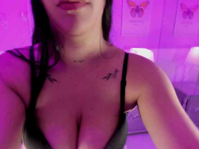 LevahMia1 webcam
