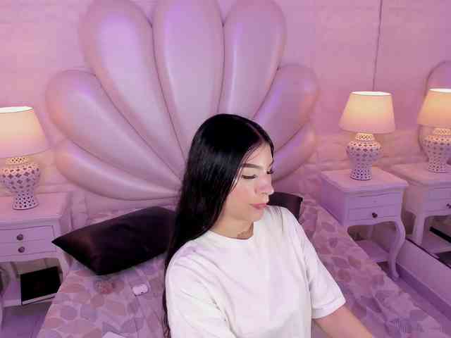 LevahMia1 webcam