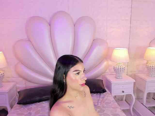 LevahMia1 webcam