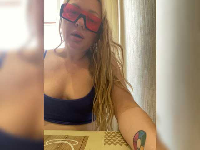 Milfaru live webcam show