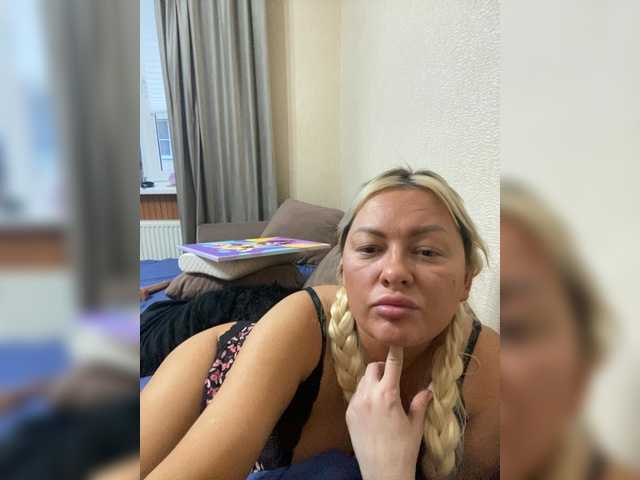 Milfaru live cam on BongaCams