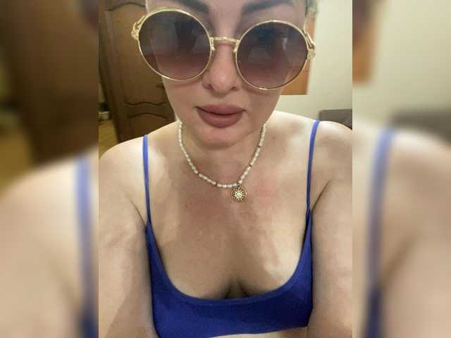 Milfaru live cam on BongaCams