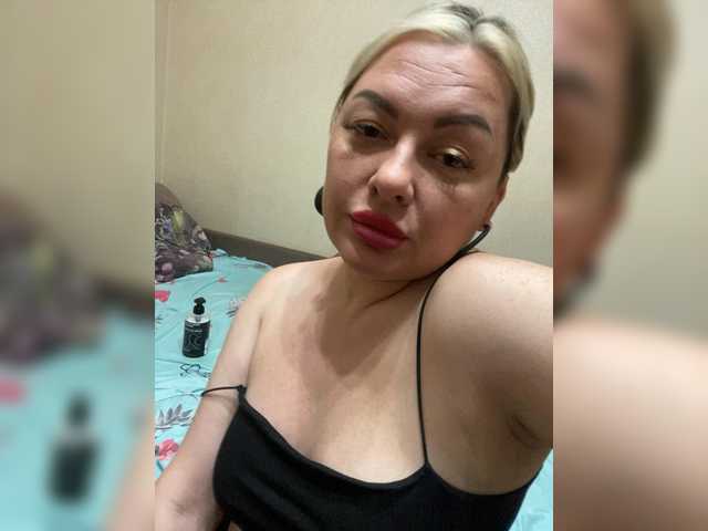 Milfaru live cam on BongaCams