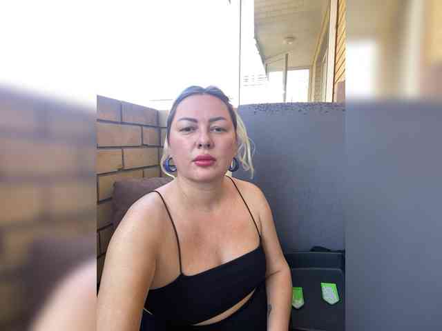 Milfaru Live Webcam on BongaCams