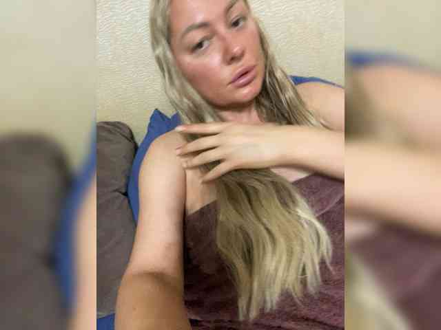Milfaru Live Webcam on BongaCams