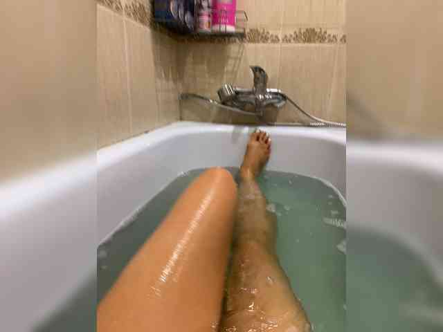 Milfaru Live Webcam on BongaCams