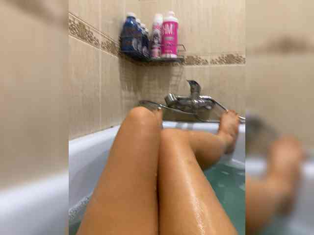 Milfaru Live Webcam on BongaCams