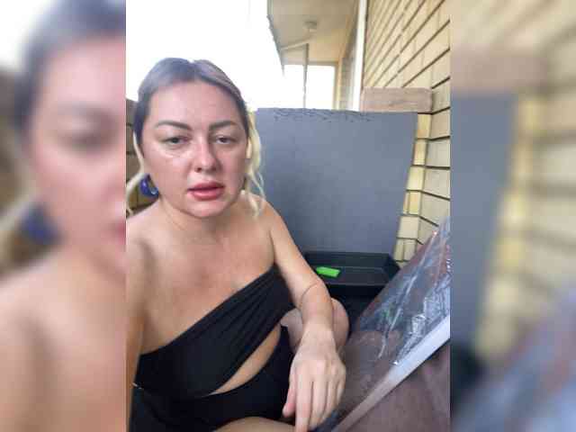 Milfaru Live Webcam on BongaCams