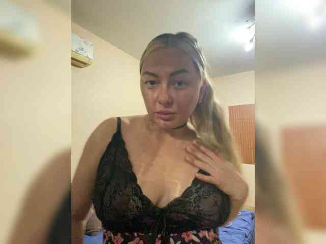 Milfaru Live Webcam on BongaCams
