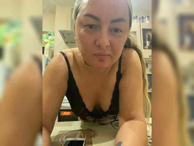 Milfaru Live Webcam on BongaCams