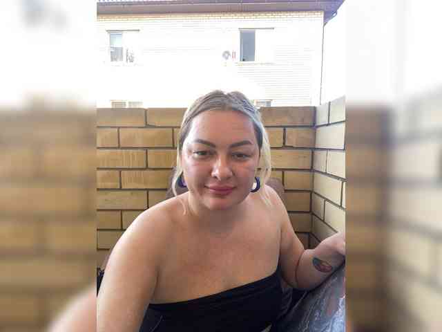 Milfaru Live Webcam on BongaCams