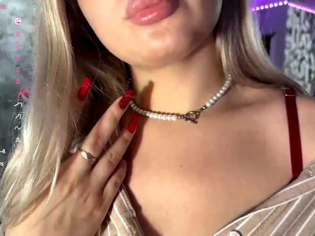 LakeshiaBuesing live cam on BongaCams