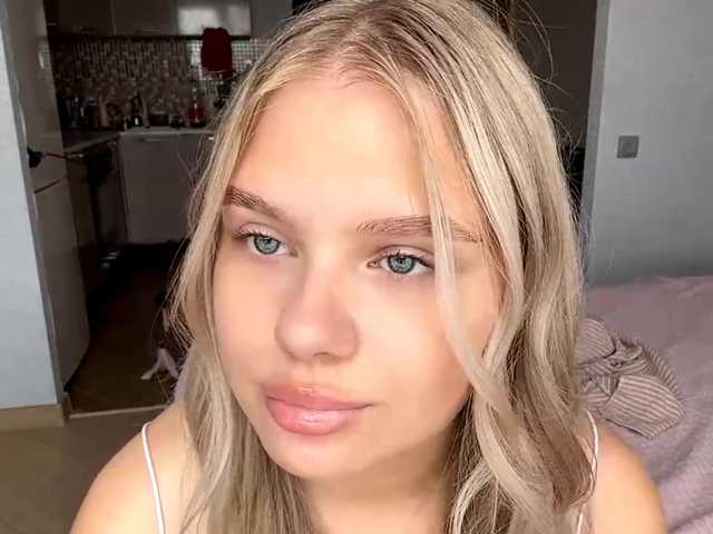 LakeshiaBuesing live cam on BongaCams