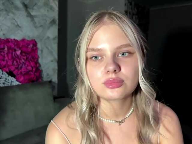 LakeshiaBuesing live cam on BongaCams