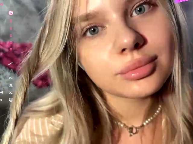 LakeshiaBuesing live cam on BongaCams