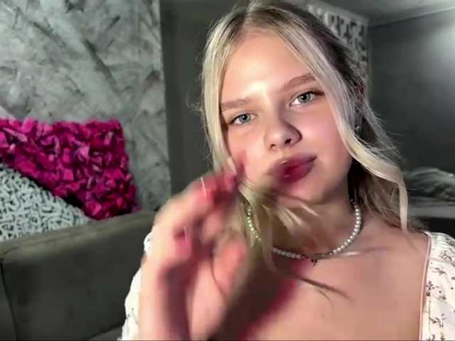 LakeshiaBuesing live cam on BongaCams